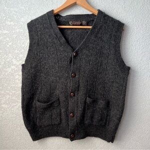 Vintage Men’s Courtenay 100% Wool Knit Sweater Vest V Neck Button Front Large
